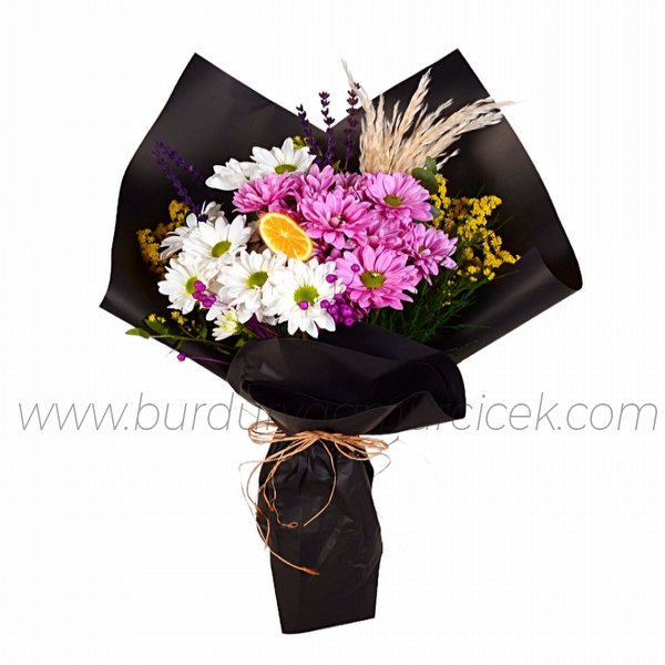 beyaz ve lila papatya buketi